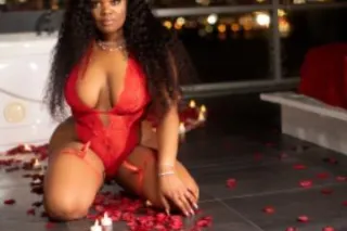 😘😘 Tired of being home Come over Your secrets are safe with with me🤭🥰 - Image 4